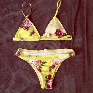 Yellow floral bathing suit 👙 TRUE XS
